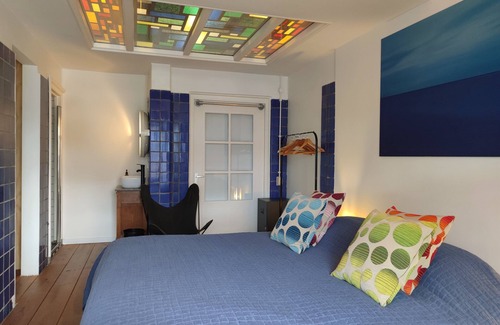 Amsterdam North Bed & Breakfast | Unique room in former Bathhouse. Free parking
