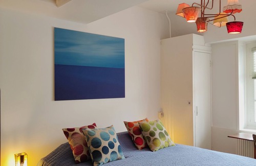Amsterdam North Bed & Breakfast | Unique room in former Bathhouse. Free parking