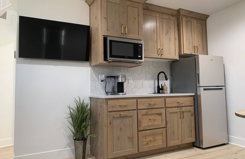Lava Hot Springs Cabin | Unique stay in a modern grain bin home 2 miles from the famous hot pools!