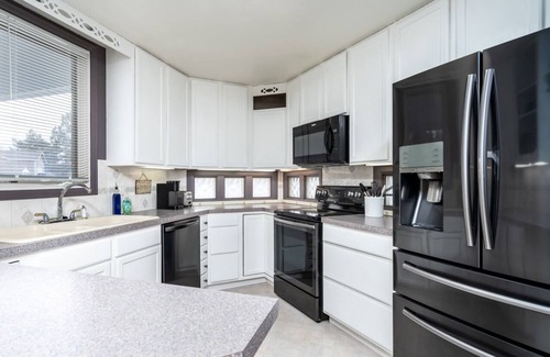 Cheyenne House | Unique triangle shaped home with 2 master suites on separate floors.