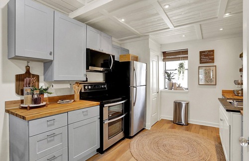 Plainfield Apartment | Unique Urban 1 Bedroom Flat, the Upper Plum