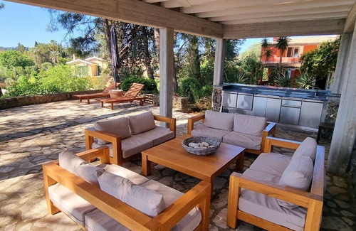 Kontokali House | Unique view, private beach path, 5km from Corfu City, beautiful Corfiot villa.