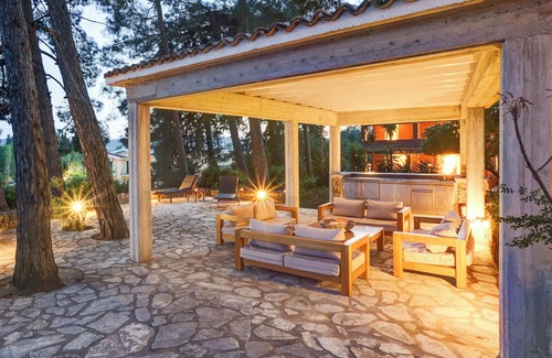 Kontokali House | Unique view, private beach path, 5km from Corfu City, beautiful Corfiot villa.