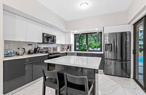 Golden Glades Villa | Unique Villa w/Fire Pit+Mini Golf & Grill | Lots of Great Games!