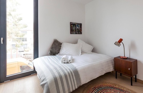 Dieweg House | Unit 4 - Spacious Smart Home Triplex Private Garden & Parking