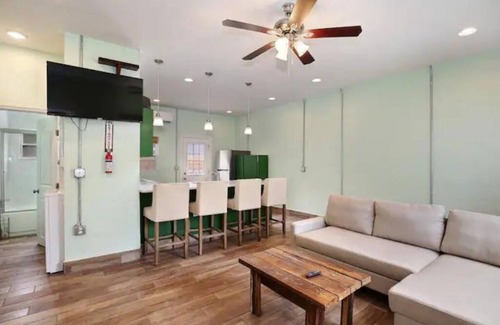 Maitland House | Unit A Cheerful 2 Bedroom