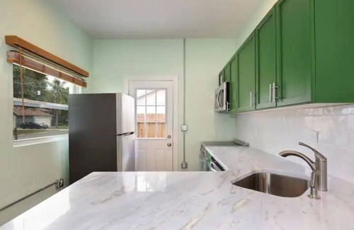 Maitland House | Unit A Cheerful 2 Bedroom