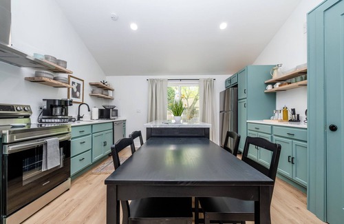 Lakeside Cottage | (Unit A) Lakeside Home Close To Association Beach!