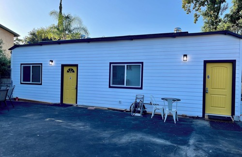 Canoga Park House | Unit B - Near UCLA WH, Kaiser, Dignity, Cedars Providence, RAMS & More