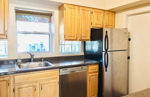 Cleveland Circle House | Unit1 GR8 LOCATION mins to Longwood Medical Area, BC, BU, HarvMedSchool SPACIOUS