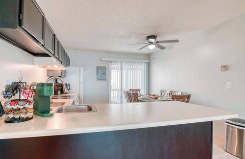 Cimarron Hills Apartment | UnitA/CoffeeBar/FreeParking/NearBase/NearAirport