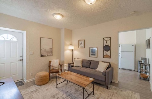 Marion Apartment | University Suite "B"
