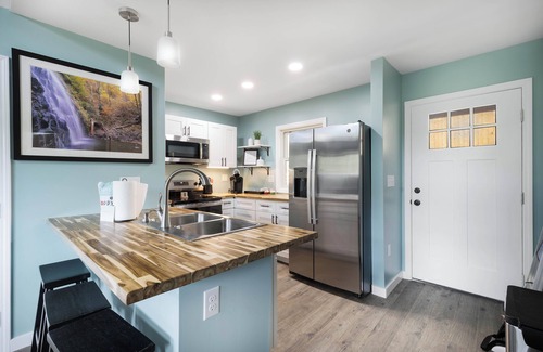 Skyland House | Unleash the Adventure with hot tub. Pet-Friendly!