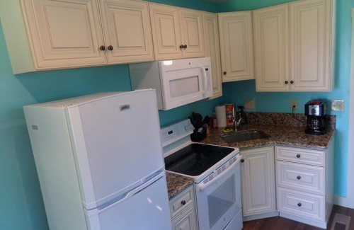Glen Cove Apartment | Unobstructed Ocean Views Private Onsite Access to the water & small sandy beach.