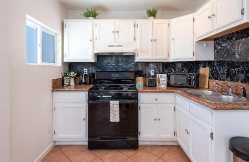 Pico - Robertson Apartment | Unparalleled Luxury 2BR Home in Prime LA Location