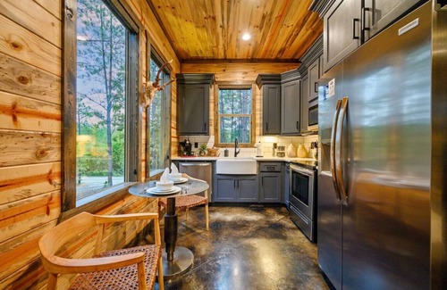 Pickens Cabin | Unplugged Cabin · Chic Cabin: Hot Tub, 2 King En-Suites & Fireplaces