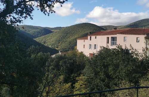 Felluns Cottage | Unusual gîte in the rock with a view of the garrigue