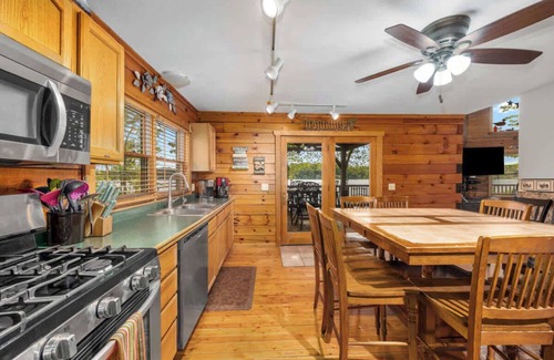Ada House | Unwind by the Lake! 5BR Cabin + Private Pontoon
