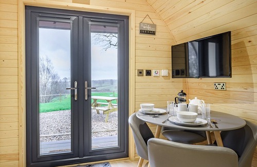 East Haddon Cottage | Unwind in a relaxing a fun accommodation in a beautiful rural setting.