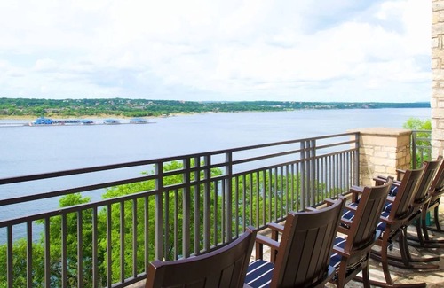 Lakeway Hotel | Unwind in Style and Comfort! Free Parking, Outdoor Pool!