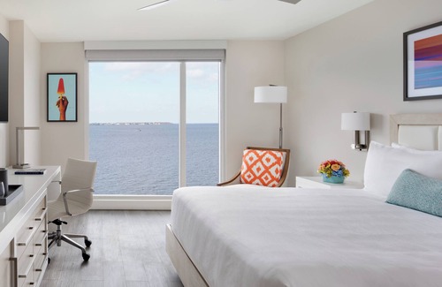Charlotte Harbor House | Unwind in Style in This Modern Harbor front King Studio Getaway