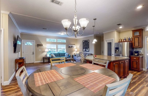 Williston House | Unwind in Williston: Ride and Dive Getaway