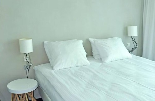 Monster Hotel | Unwind Near the Sea — Pet-Friendly Beach Access & Free Parking Included