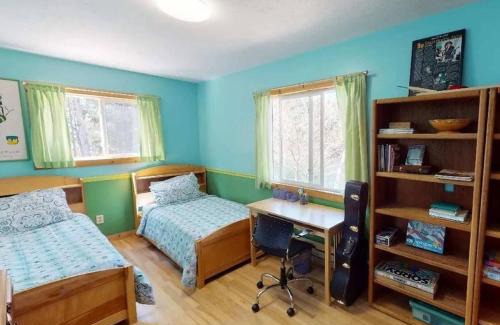 Wetmore Bed & Breakfast | UP Badger Lodge BnB-Lake Family