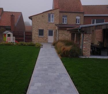 Reninge House | Up de platse