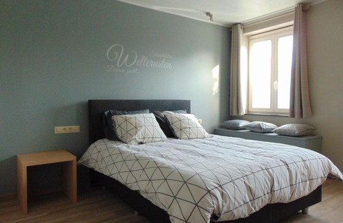 Reninge House | Up de platse