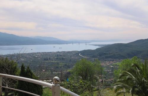 Nafpaktos Villa | Up on the hill