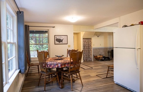 Blue River Cabin | Up-river House: Riverfront Oasis