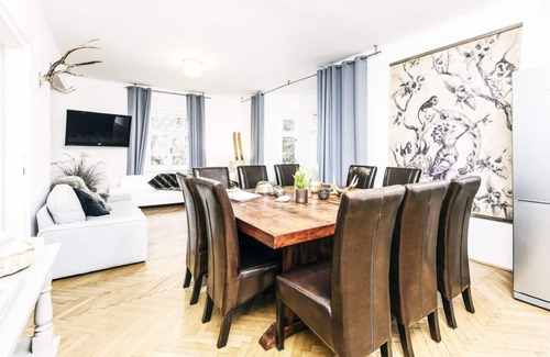 Nonntal Villa | up to 16 pax, BBQ, sunbeds, bikes, close to ski areas, lake region and town