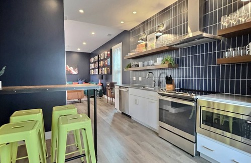 Cherokee Triangle Apartment | Upbeat Suite @ Bungalou + Bourbon Bar + Gameyard