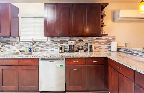 Mount Wilson House | Updated 4 Bedroom Home with Pool and Den