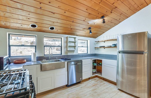 Lewiston House | Updated Cabin in Lewiston Historical District!