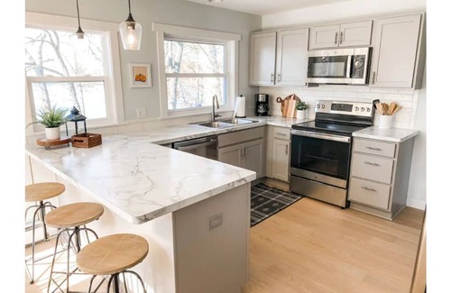 Paddock Lake House | Updated, Cozy Lakefront Cottage w/Sunset Views
