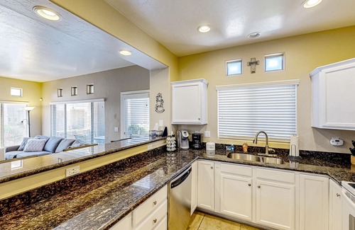 Rancho Vistoso Condo | Updated desert condo with hot tub & pool