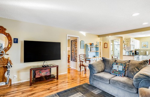 Gearhart Cottage | Updated Dog-Friendly Cottage with Outdoor Firepit, Five Blocks from the Beach