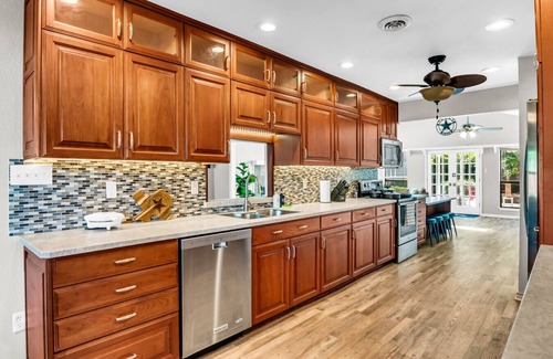 Irving House | Updated, Game Room, Mins to DFW & DAL | TMC