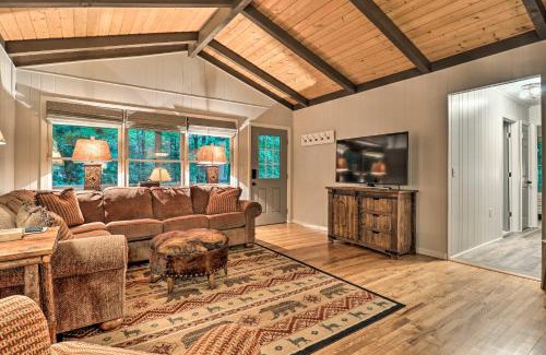 Highlands House | Updated Highlands Cottage with Deck and Fireplace!