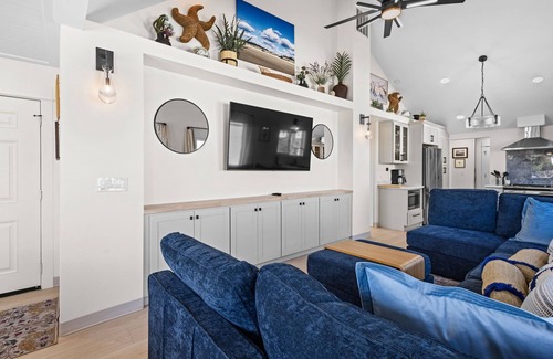 Seaside House | Updated Home One Block to the Promenade! Pet-Friendly with Guest House