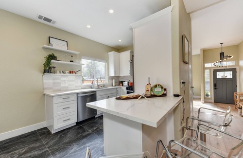 Orangevale House | Updated light and bright Orangevale retreat, prime location