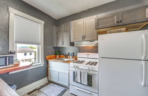 Natrona House | Updated New Kensington Home w/Deck: 22 Mi to PGH!