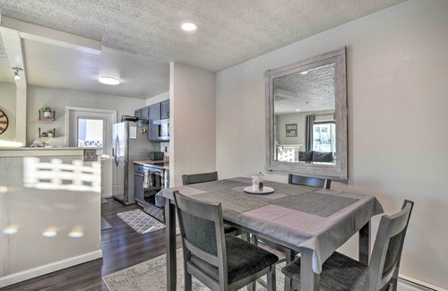 Bayshore - Klatt House | Updated Townhome: Near Airport & Shopping!