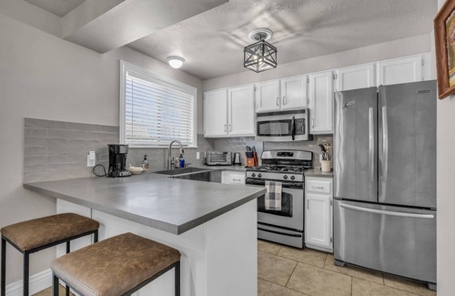 Sandy House | Updated Urban Retreat: Sleeps 9, Free Ski Rental, Near Ski Resorts, Pet Friendly, Spacious Backyard!