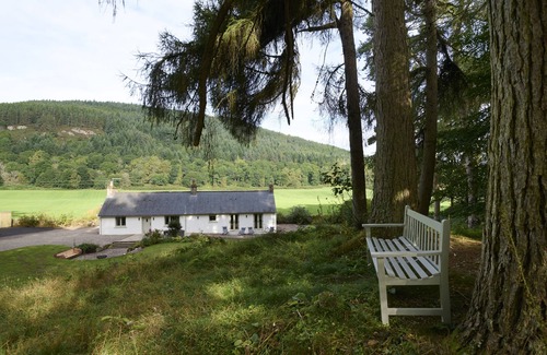 South Galson Cottage | Upper Dunain - sleeps 4 guests in 2 bedrooms