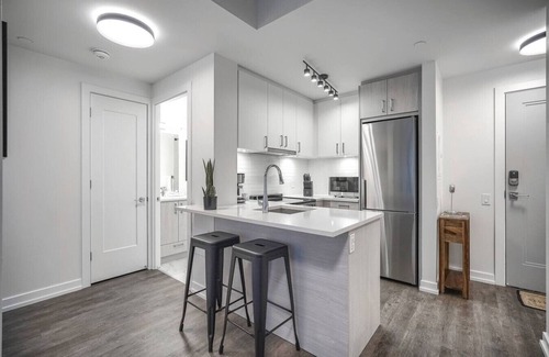 Church and Wellesley Apartment | Upscale 1BR Apt with Stunning Views, near CN Tower