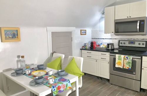 CUF House | Upscale 1BR Loft near UC, DAAP, CCM, Hospital and Zoo w/Parking, 3FL