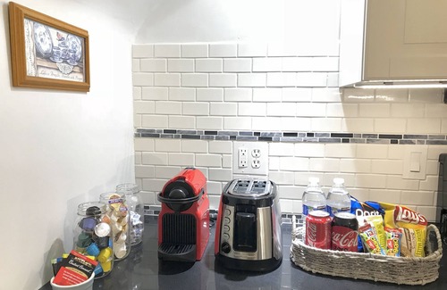 CUF House | Upscale 1BR Loft near UC, DAAP, CCM, Hospital and Zoo w/Parking, 3FL